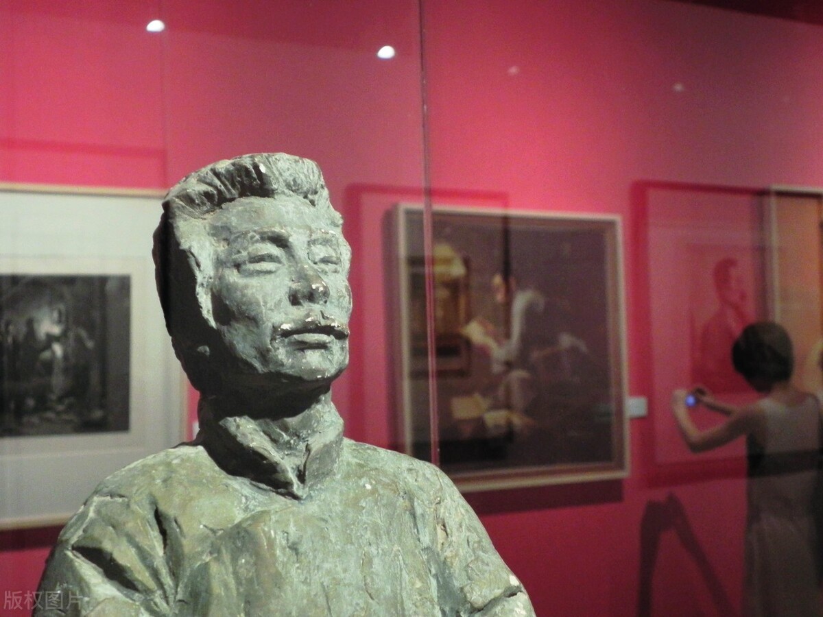 小学满分作文《自强不息 厚德载物》鲁迅一呐喊,九州曙光闪