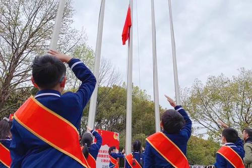 中国希望!2020年山东省潍坊市中考作文范文《新时代中国青少年》