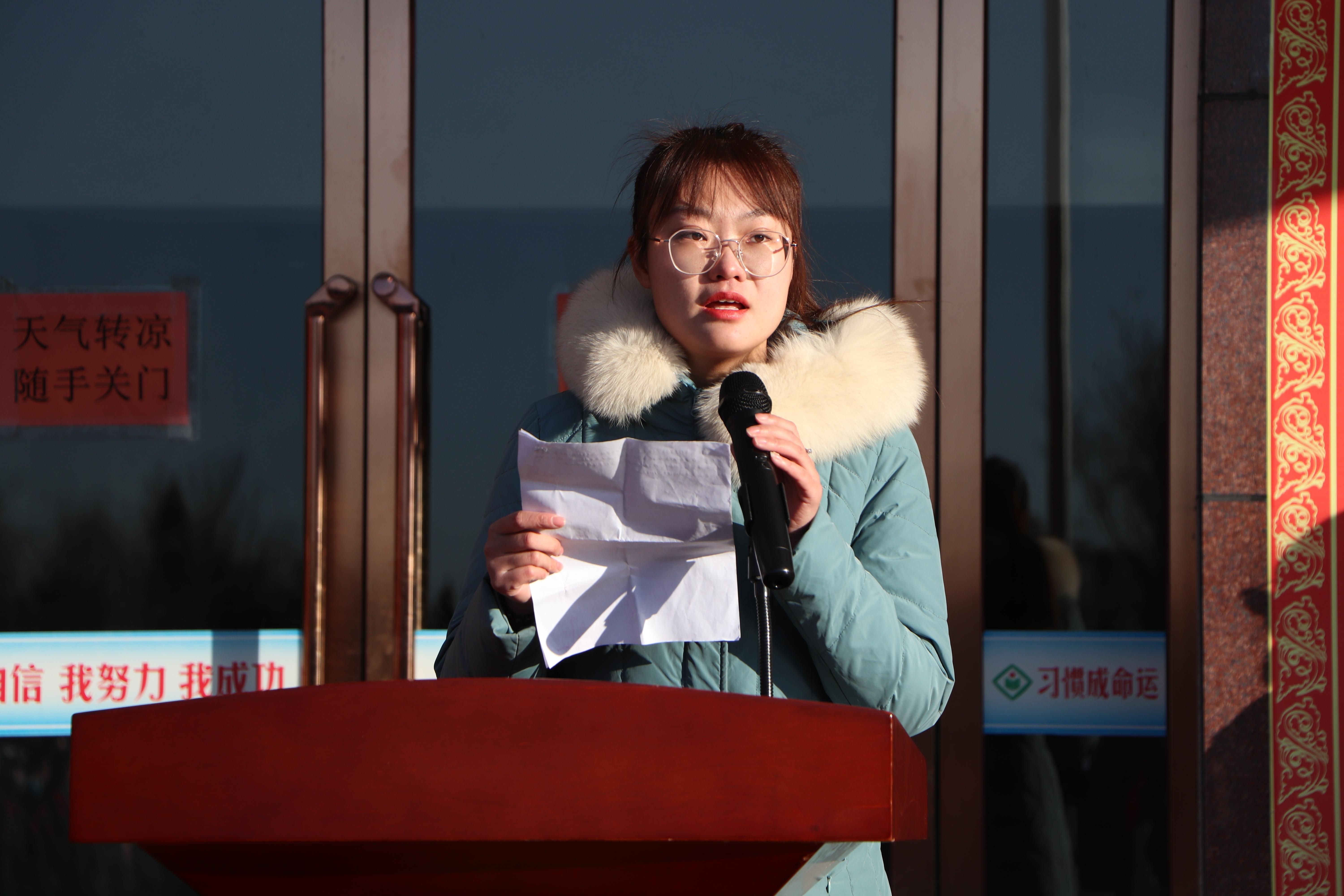 青春演讲稿800字高中习作《美丽源自内涵,奋斗成就青春》