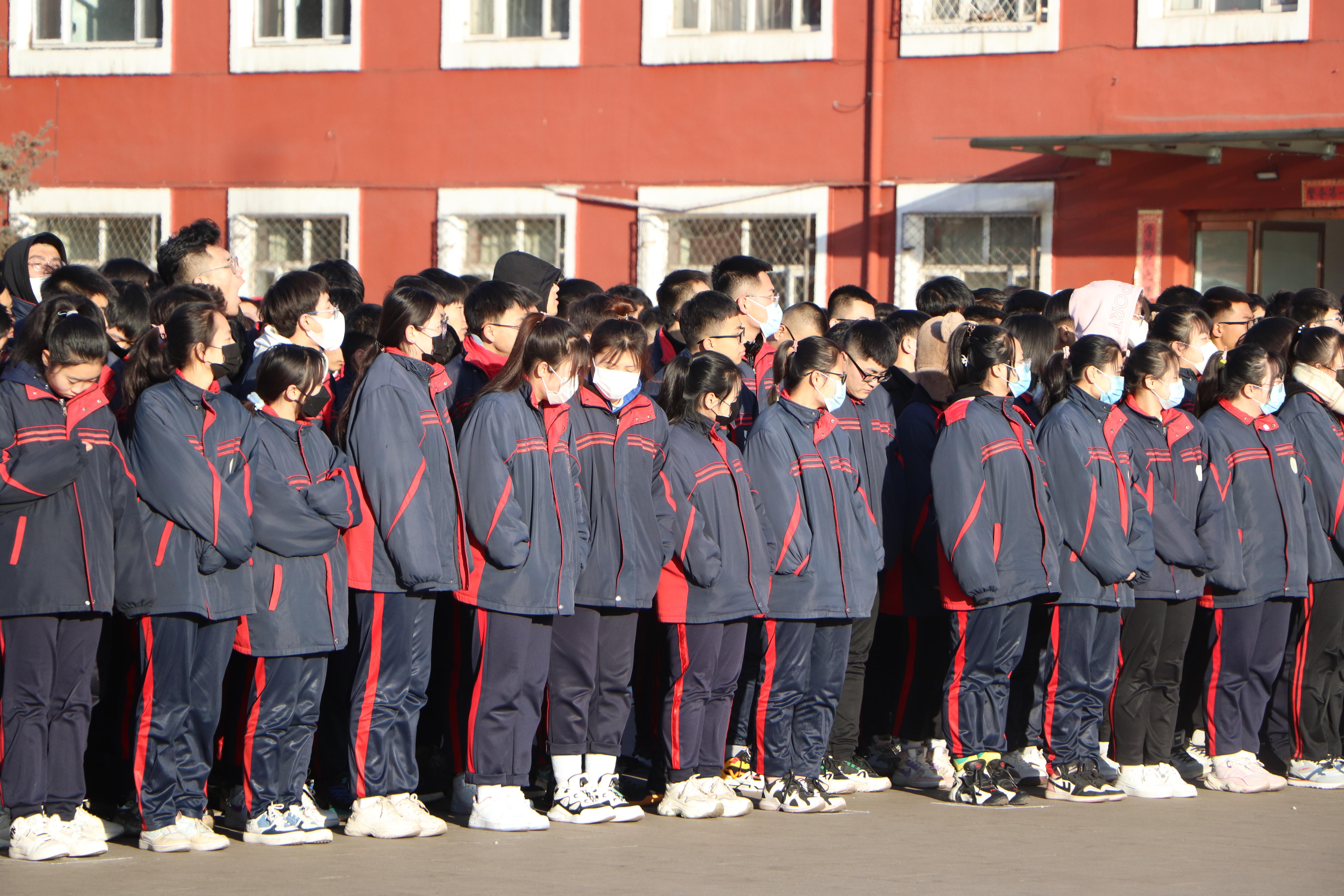 青春演讲稿800字高中习作《美丽源自内涵,奋斗成就青春》