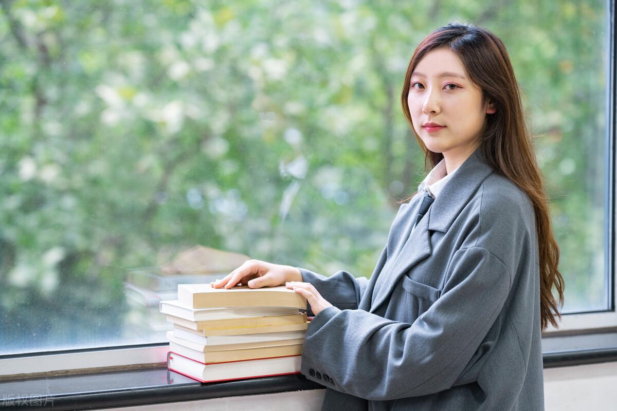 鼓励读书的唯美句子20句,书香飘溢,心灵之旅