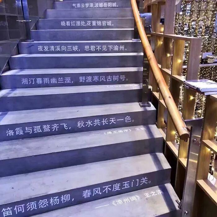 告别夏天文案44句,夏日的尽头,是仍在酝酿的秋天