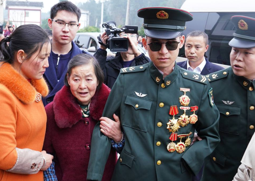 杜富国英雄事迹简介可复制(英雄杜富国的感人故事)