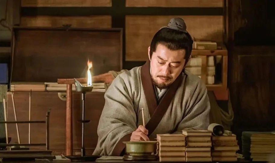范仲淹生平事迹(范仲淹断齑划粥的故事梗概,一生被贬几次)