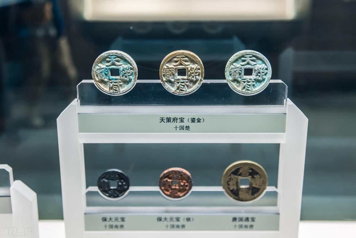 屈原的简介资料代表作品(屈原是哪里人,屈原爱国事迹简介)