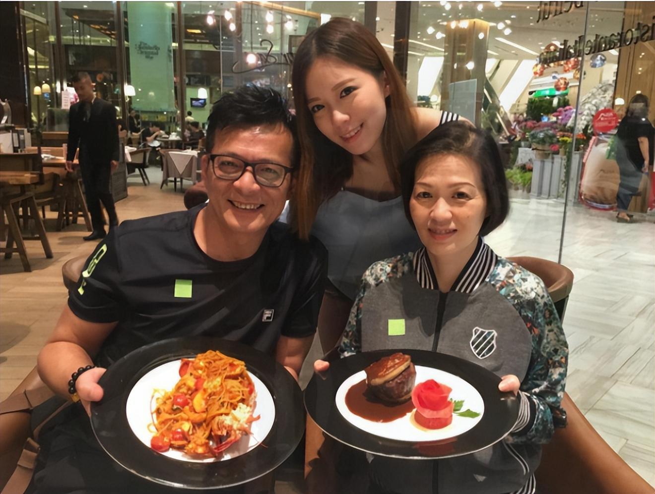黄日华个人资料简介图片大全(黄日华主演的电视剧有哪些,为什么不拍戏了)