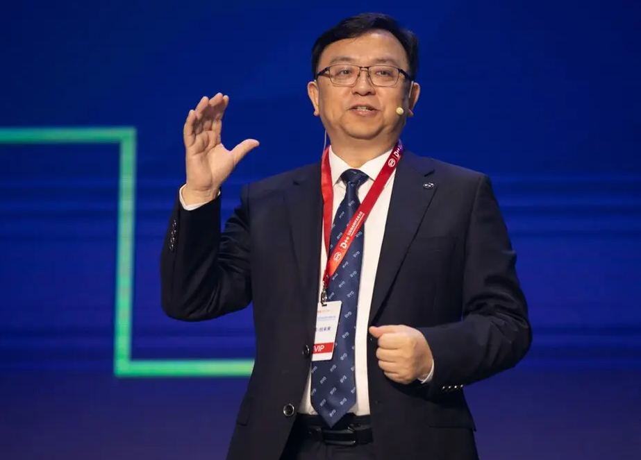 比亚迪创始人王传福简介(比亚迪汽车董事长简介)