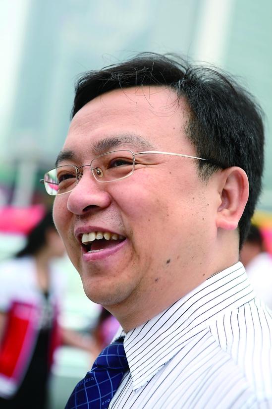 比亚迪创始人王传福简介(比亚迪汽车董事长简介)