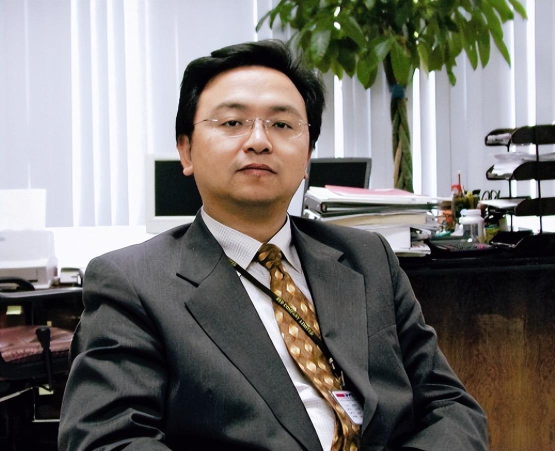 比亚迪创始人王传福简介(比亚迪汽车董事长简介)