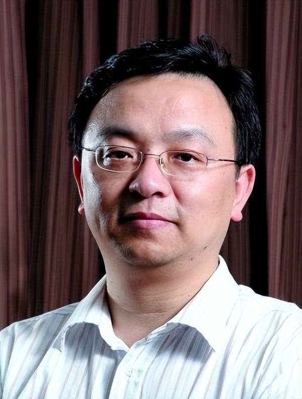 比亚迪创始人王传福简介(比亚迪汽车董事长简介)