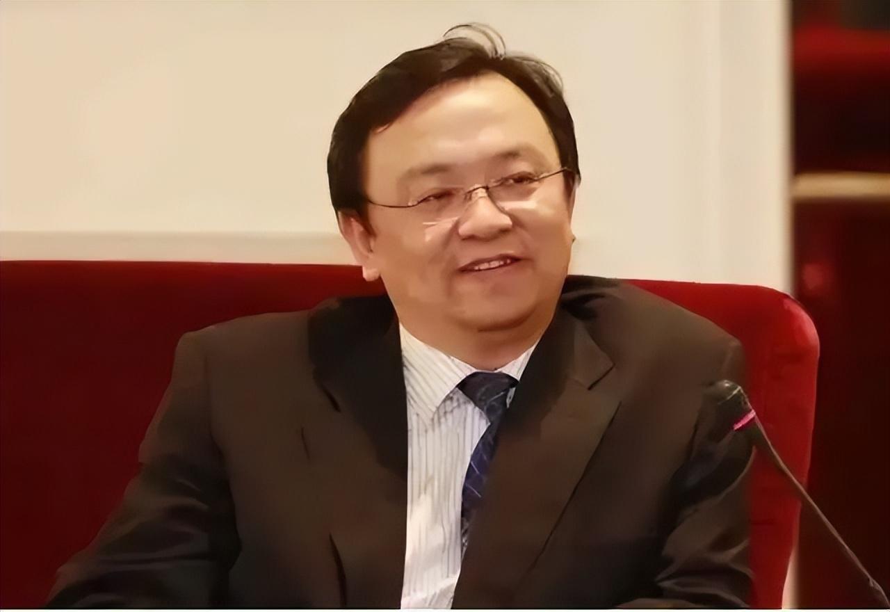 比亚迪创始人王传福简介(比亚迪汽车董事长简介)