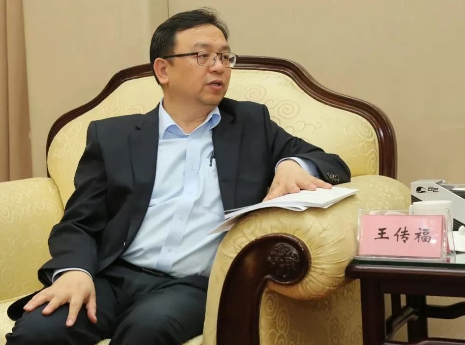 比亚迪创始人王传福简介(比亚迪汽车董事长简介)