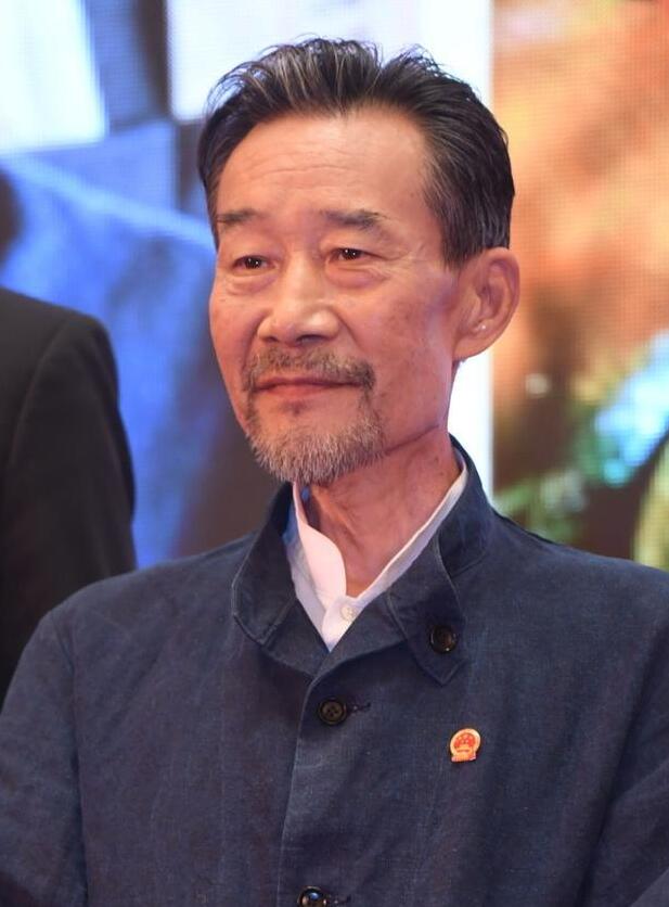李雪健和儿子的个人资料简介(李雪健嗓子是怎么回事,说话的声音怎么了)