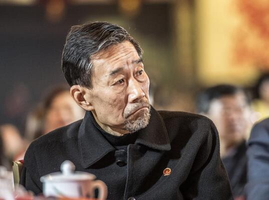 李雪健和儿子的个人资料简介(李雪健嗓子是怎么回事,说话的声音怎么了)