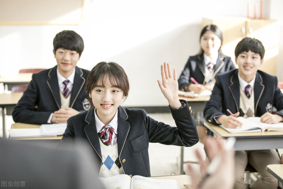 同学们一定要记住:勤奋学习的人不苦,而不努力学习的人最辛苦