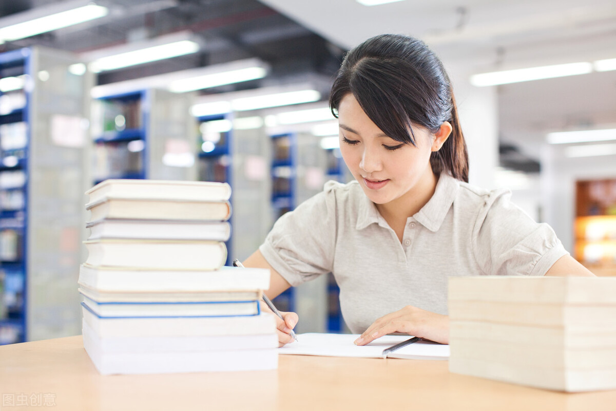 初中满分作文《成长要学会承担》小说世界虚幻,成长学会承担
